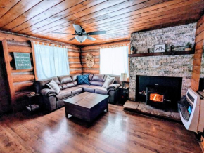 Cozy Cub Log Cabin - Year Round Tranquil Beauty